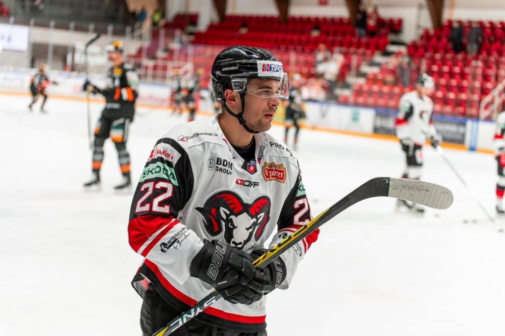 V mužstve pokračuje obranca David Stránský | HC 05