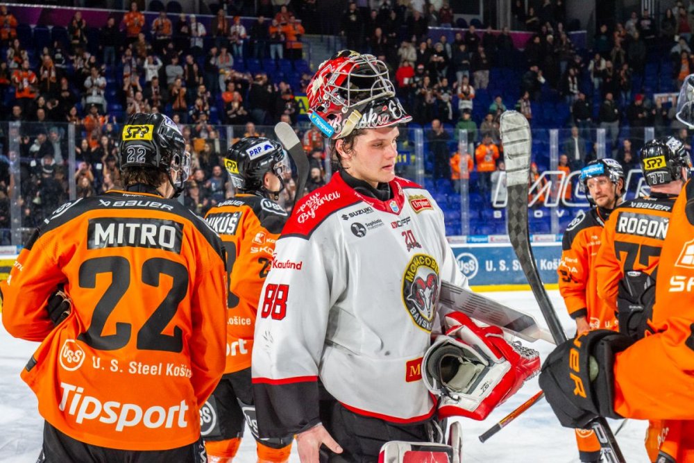Prvý zápas série proti Košiciam v prospech oceliarov, dvomi gólmi rozhodol Rosandič | HC 05
