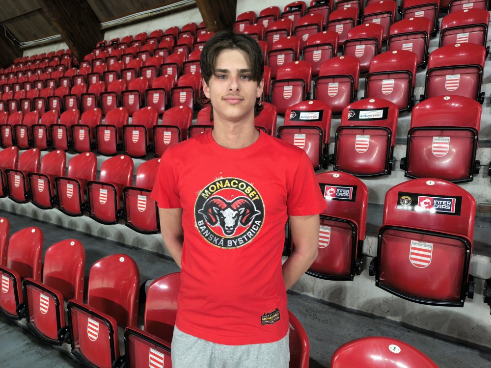 Do Banskej Bystrice má namierené mládežnícky reprezentant Stanislav Gron | HC 05